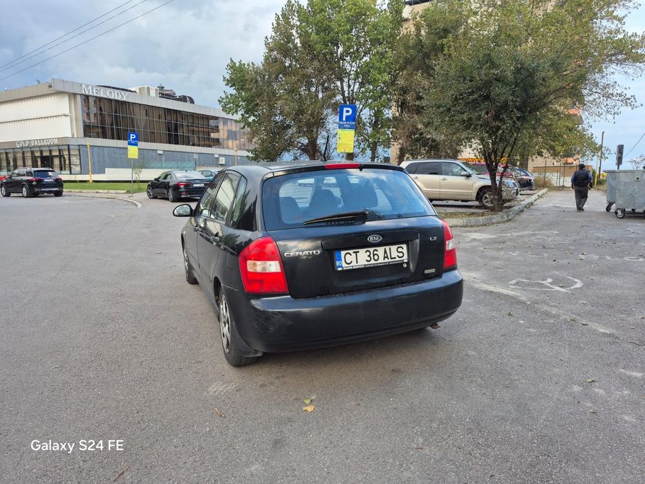 Vând KIA cerato 1.5 d