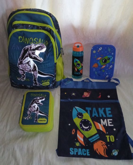 Ергономична ученическа раница в комплект с аксесоари