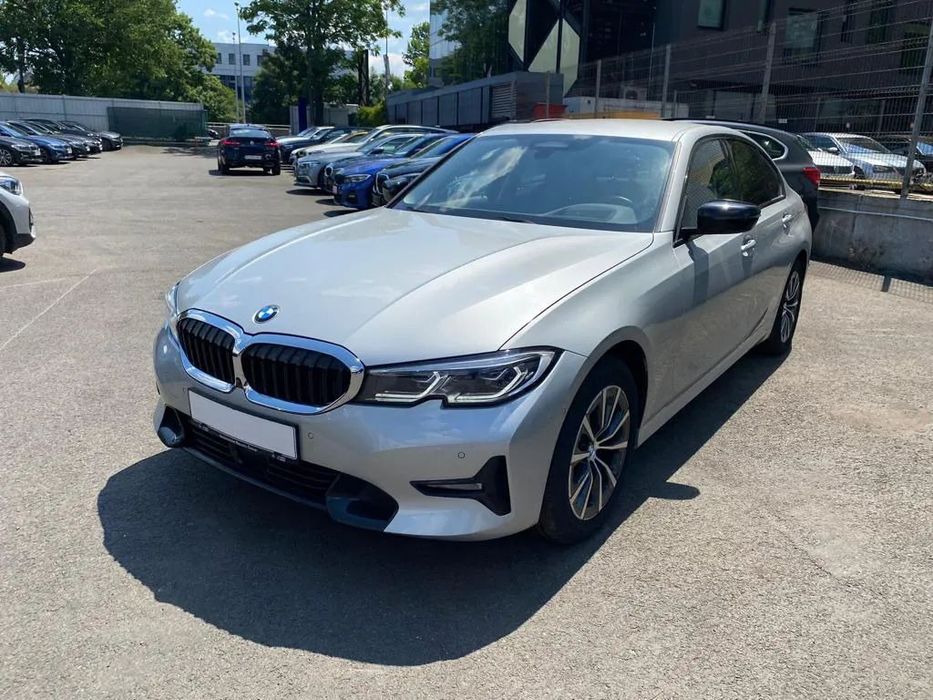 BMW Seria 3 320D xDrive, faruri Laser, audio Harman Kardon, video 360, carlig