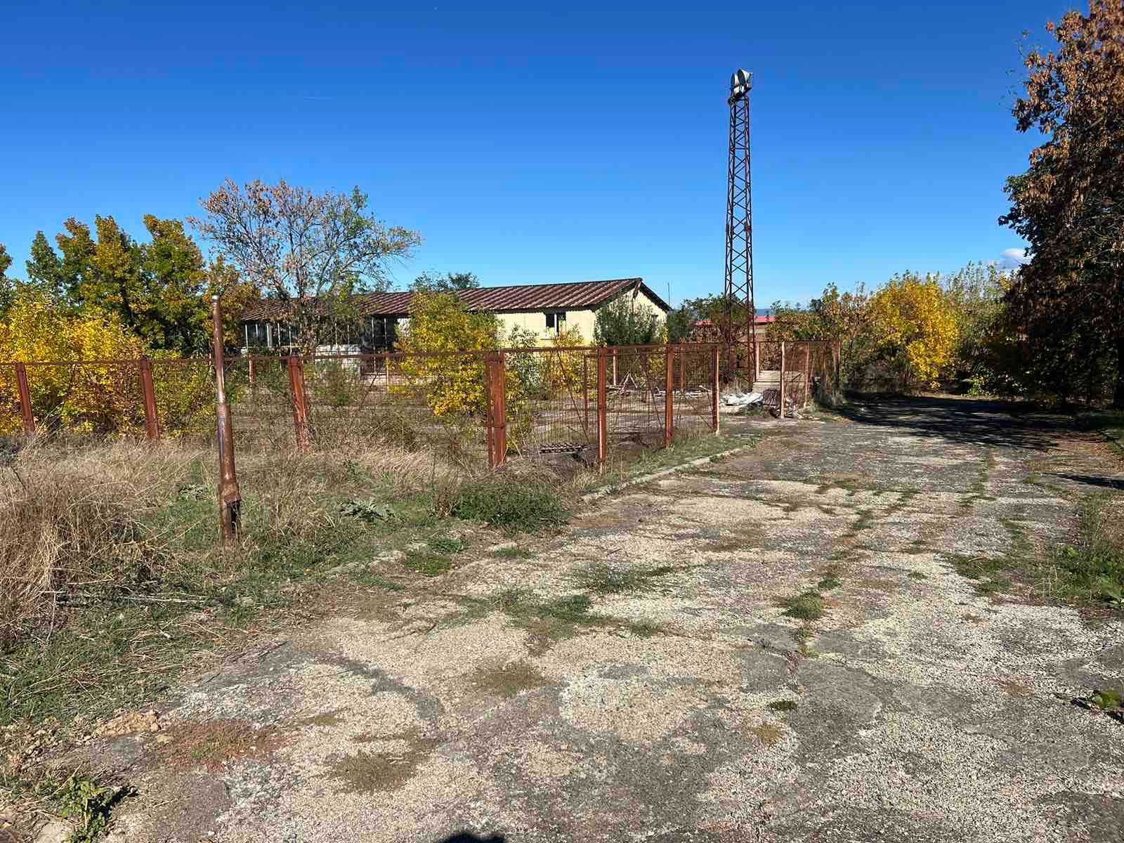 Продава отличен промишлен имот с площ от 16 дка в гр. Павел баня