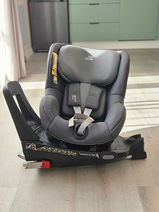 Britax Romer Swingfix M i-Size столче за кола