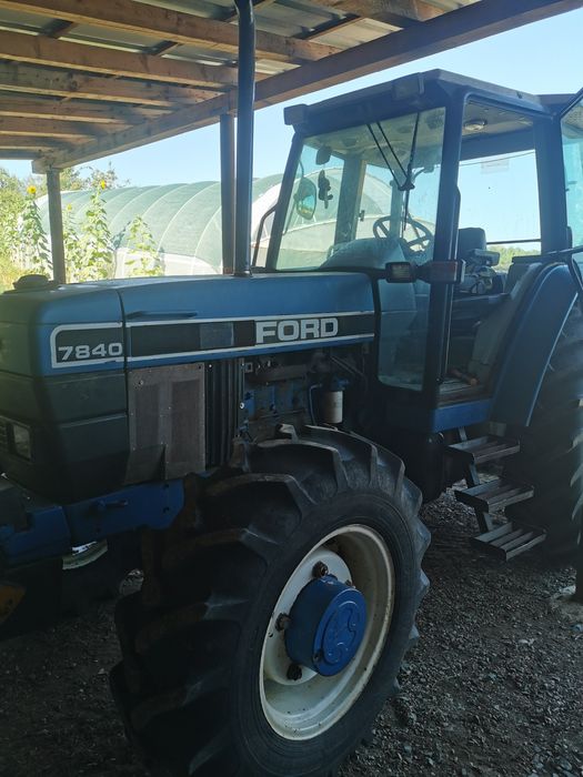 Vând ford new holland 7840