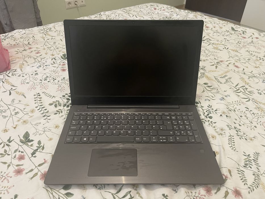 Laptop Lenovo V330-15IKB — i3 8th Gen, SSD 256GB, 8GB RAM, Full HD!