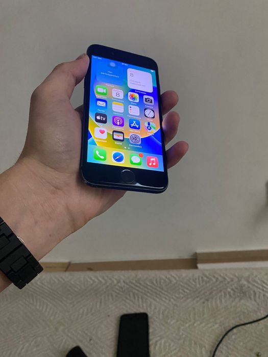 Продам Айфон 8 64гб