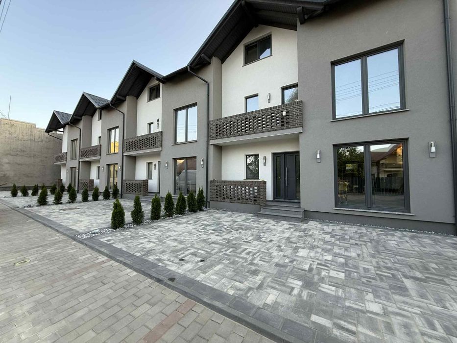 Închiriez casă tip duplex