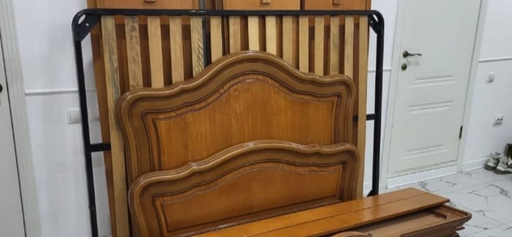 Кровать Румыния дерево  красивая