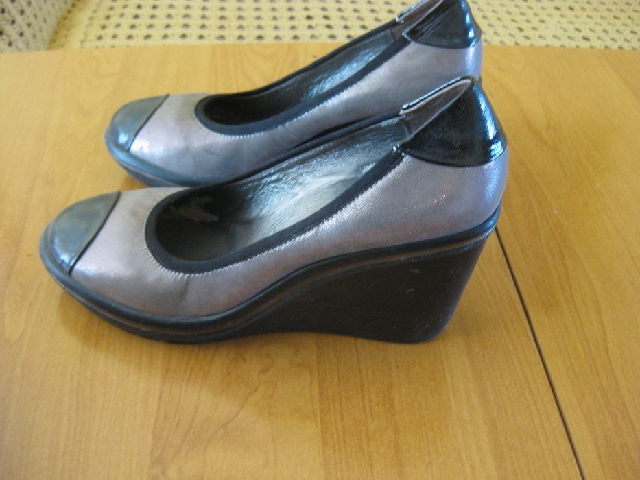 Обувки зелени на платформа