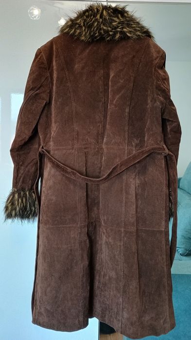 Vand palton nou din piele naturala