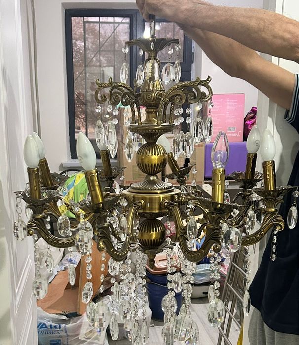 Люстра для зала в отличном состоянии