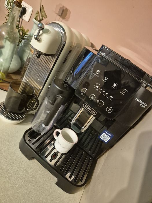 Expresor cafea De'Longhi!Este aproape nou fara urme  de uzura