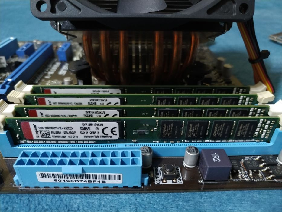 Asus P8B75-V + Intel I7 3770 + Kingston 16 GB RAM + Scythe Katana III