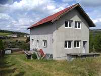 Vând casă semifinisată 120 m2 pe 2 nivele,cu 930 m2 teren,Bărdesti.