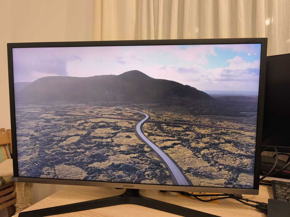 monitor Samsung 32" QLED 4K profesional model u32h850