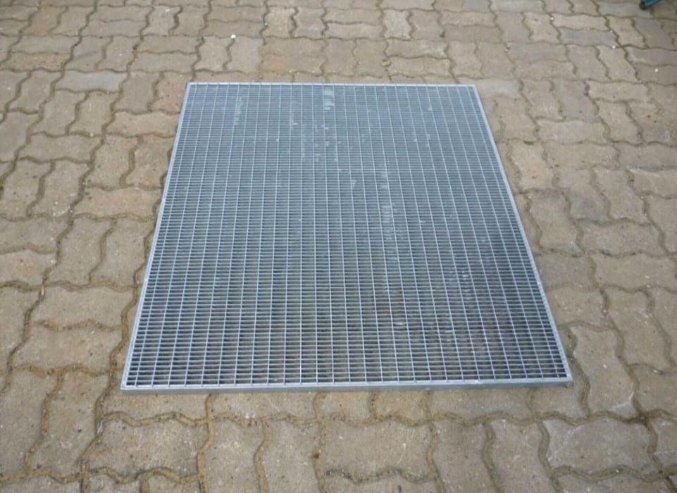 Vindem grătare zincate și orice ce se vede în poze