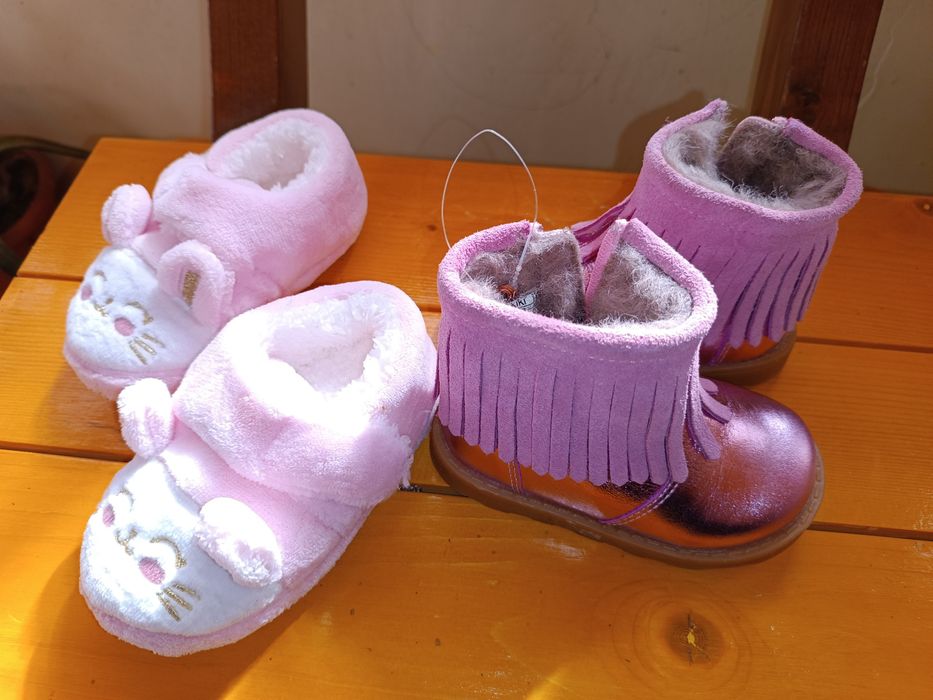 Cizme fetițe+botoșei noi 60 lei