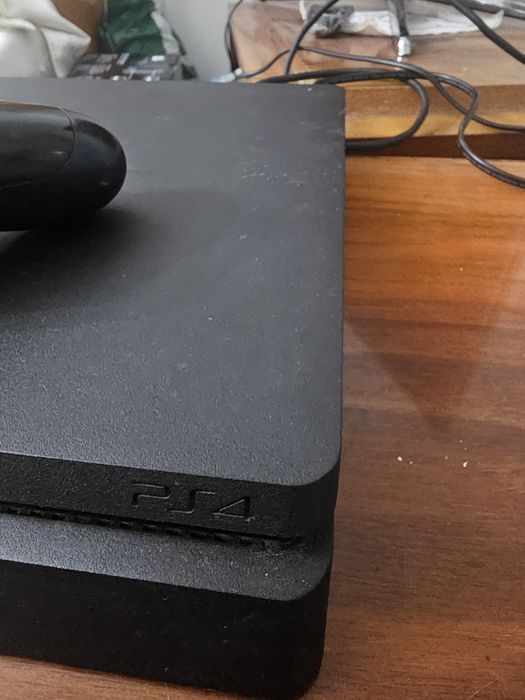 PS4 Slim 500GB + Controller– 600 lei