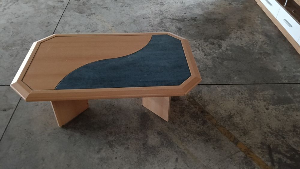 Masă de cafea elegantă, din lemn masiv, cu design modern