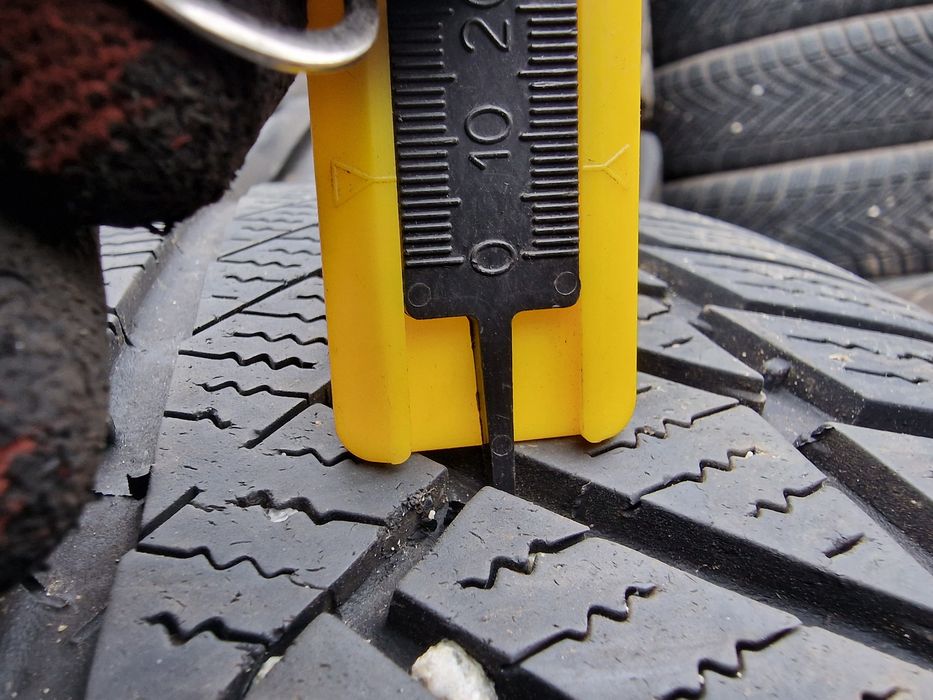 Anvelope 255/45R20 marca Continental, M +S, DOT 2022, 7 mm