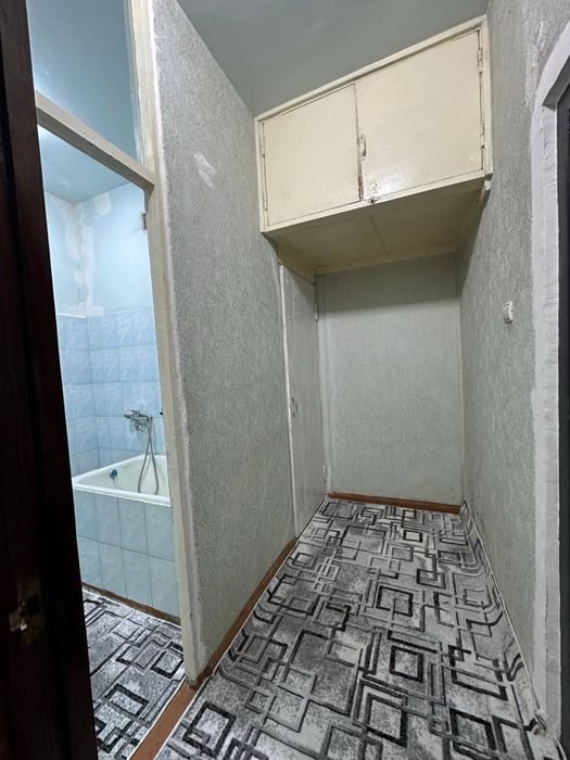 Мирабадский р-н Куйлюк массив 1 1/2/4 33м2 балкон 1.5х3 не торец