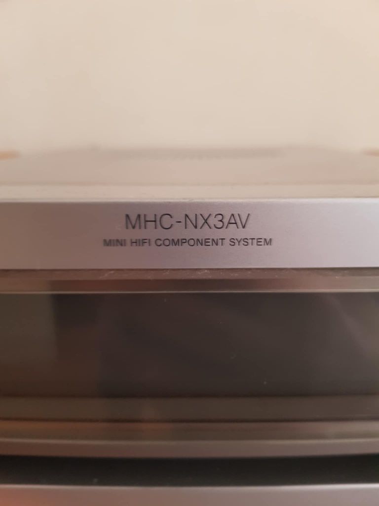 Уредба: Sony MHC-NX3AV Много добър,силен и качвствен звук. Мощен бас.