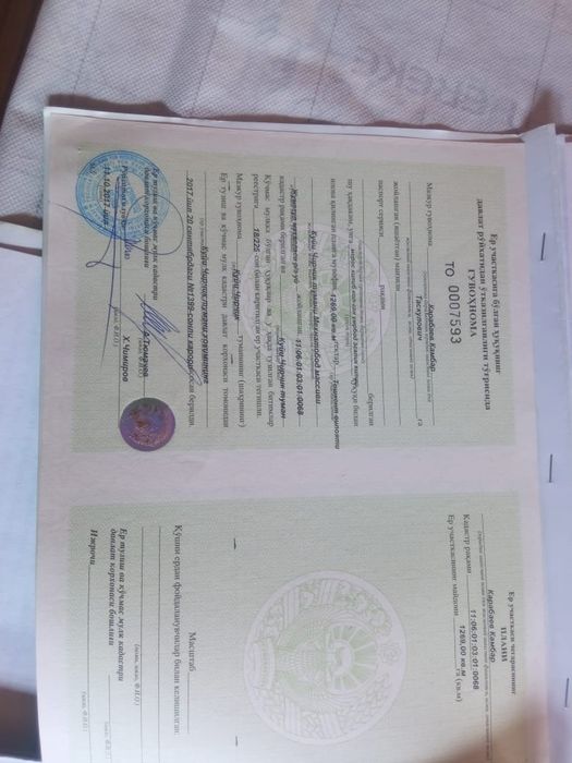 Uy sotiladi 7 xonali kota uy xamda 3 xona vremika