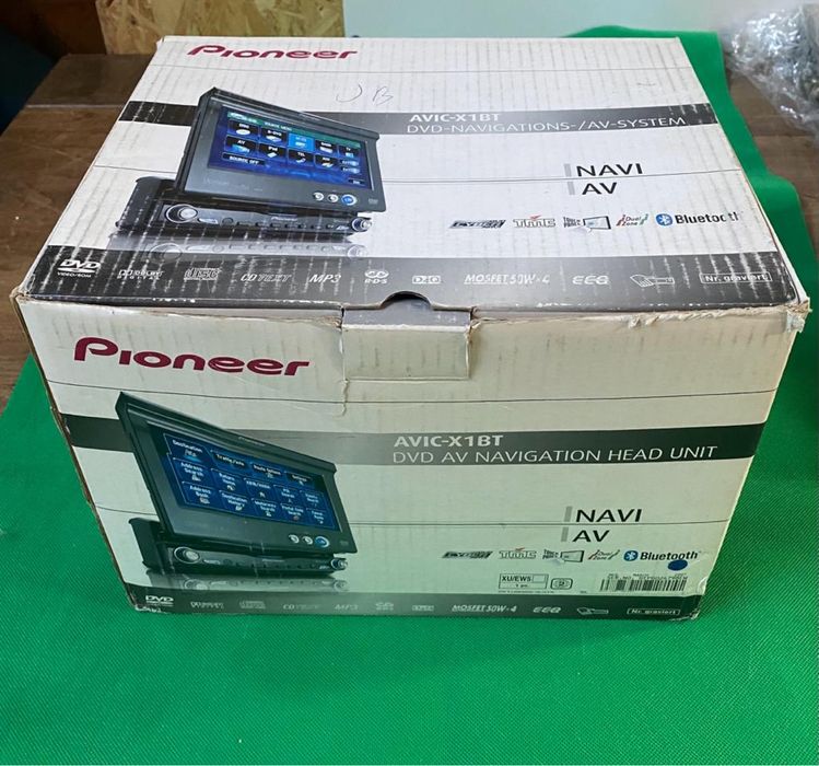 Dvd/Cd player auto Pioneer Avic X1 BT,ecran retractabil Nou