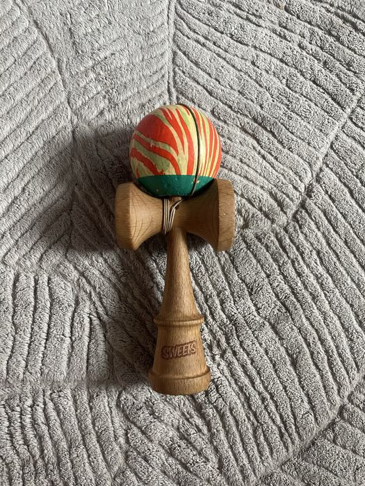 Kendama Sweets Tropical 2017 SEMNATA SE BISOI! + cadou inca o kendama