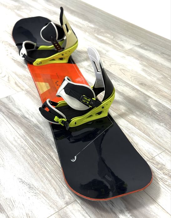 Сноуборд с креплениями в отличном состоянии