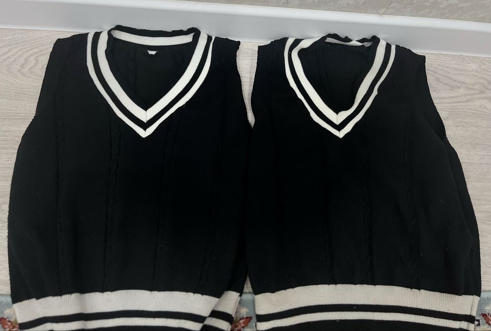 Парные теплые жилеты в школу для девочек