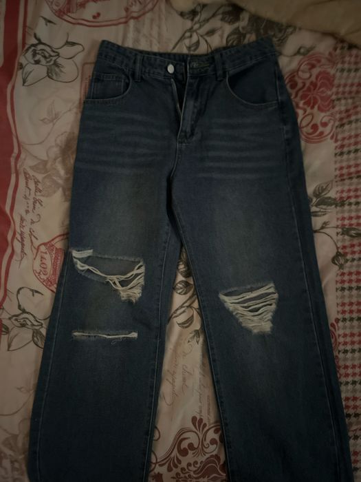 Blugi rupti albastrii