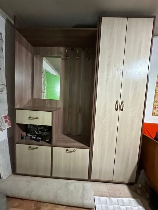 Прихожый шкаф б/у в хорошем состояний
