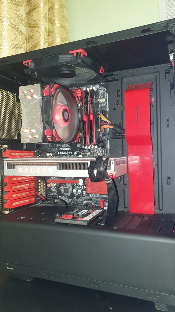 Компютър с Radeon VII