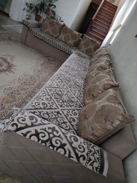 Диван, шифонер, прихожка, умывадьник