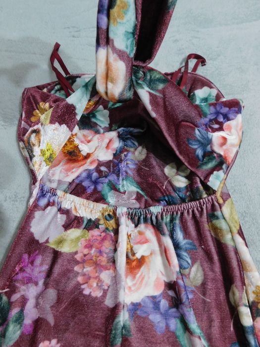 Rochie cu flori din catifea