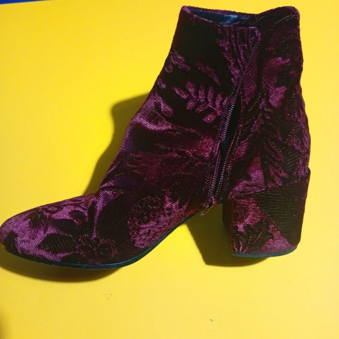 Елегантни боти от кадифе