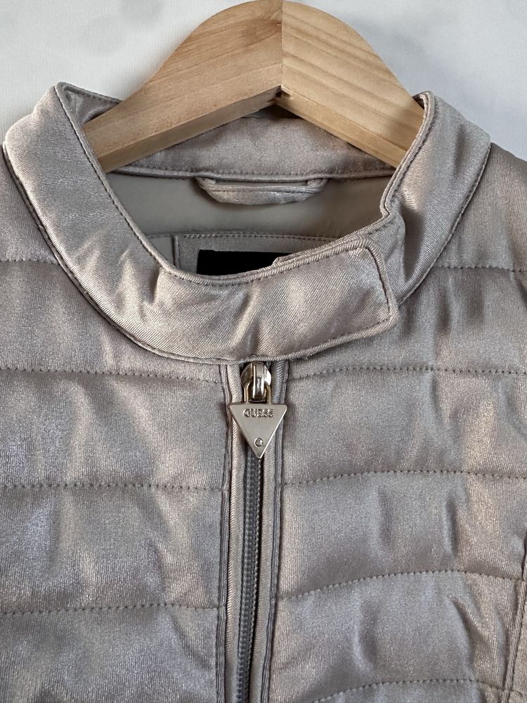 Отлично есенно яке Guess M - сребристо