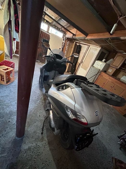 Piaggio mp3 400…..