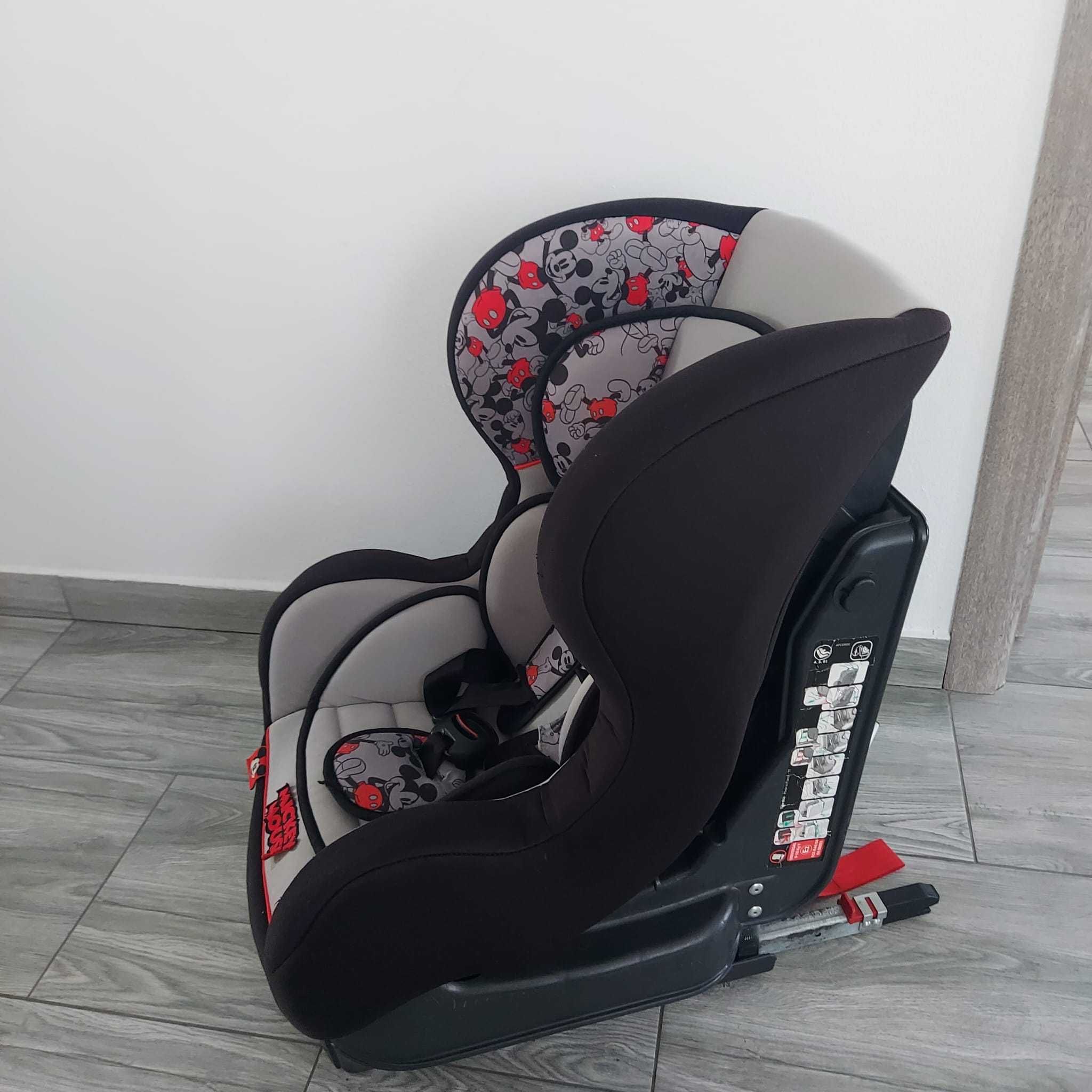 Scaun auto cu isofix