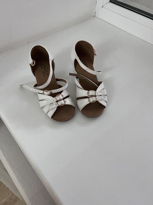 Бальные спортивные туфли