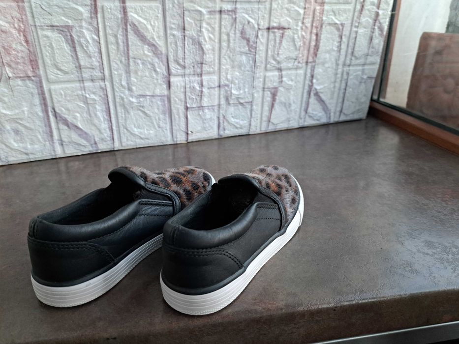 детски маратонки за момиче кецове,спортни обувки Clarks,кларк,ном27,5