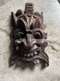 Дървена маска,дракон,цена 55 лв.Ръчно изработен ,керамичен чайник.