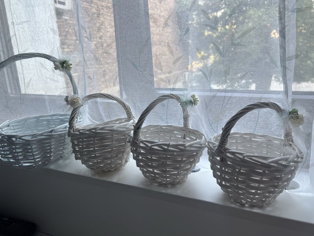 Сет от бели сватбени кошници