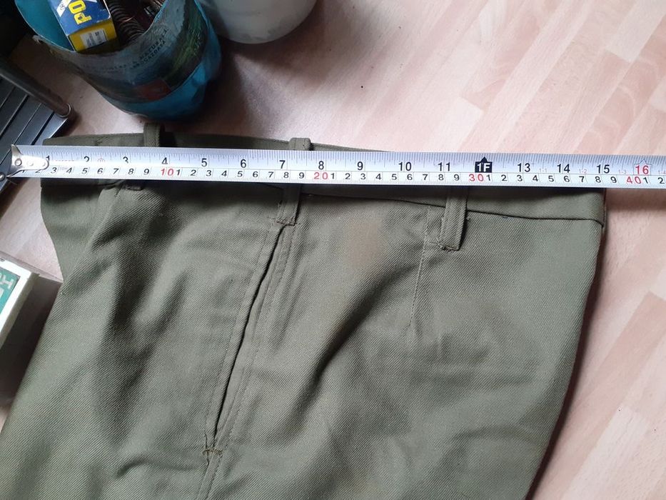 Vand pantaloni noi militar in termen soldat/gradat.
