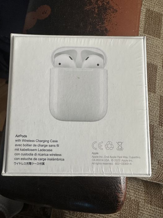 AirPods слушалки .