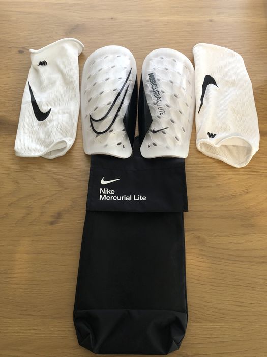 Nike Mercurial Lite Футболни кори Size XL