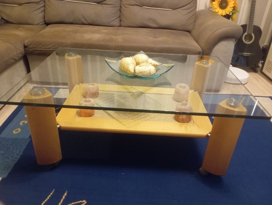 Масивна  маса от стъкло не мога