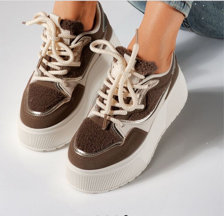 Дамски кафяви кецове