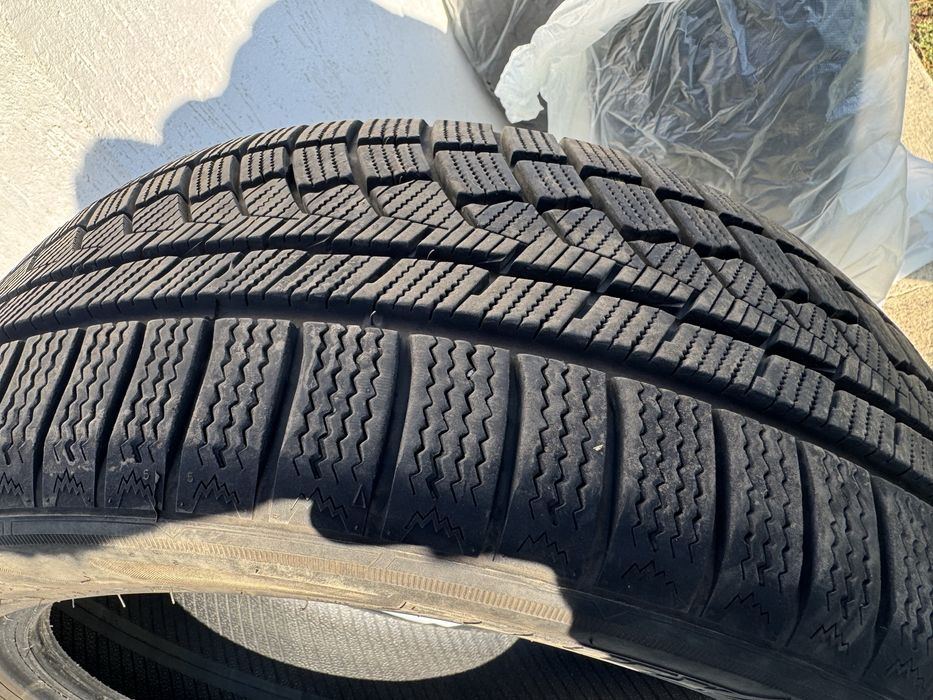 Anvelope iarna 225/50/R17 - 2 bucati, Stare bună