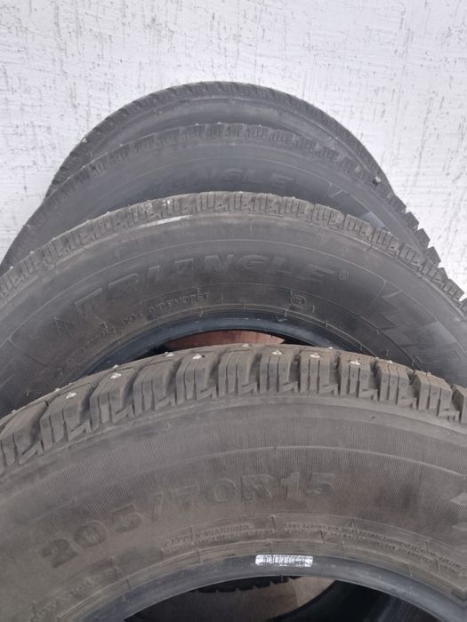 Продам комплект зимней шипованной резины!