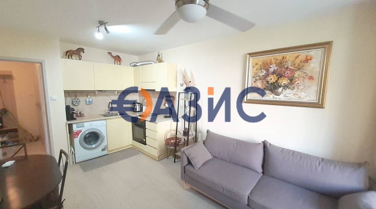 Продава се Тристаен апартамент в Бургас, Център - 81 кв.м за 3025 €/кв.м - Снимка #1